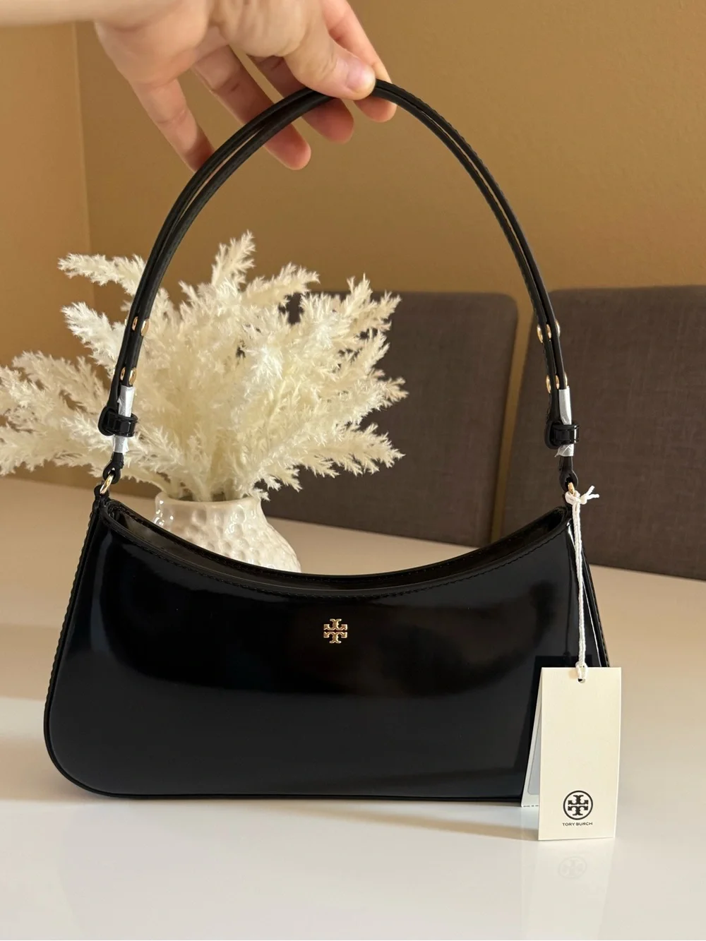 NWT , tory burch Emerson smooth shoulder bag black leather